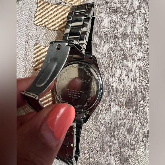 Betray Johnson Valentine’s Day watch - Picture 2 of 4